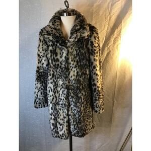 Cupcakes and cashmere, faux fur leopard coat - medium women’s - fits like large